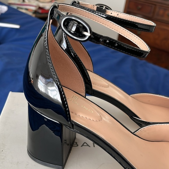 Bandolino Black Patent Leather Heels - Picture 3 of 9